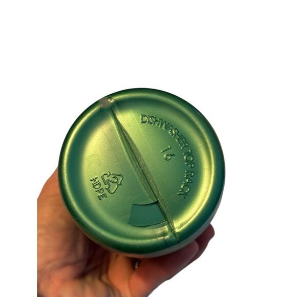 Gatorade Green Water Bottle 32 Oz Sports Hydration BPA-Free Dishwasher Safe With - Picture 2 of 5